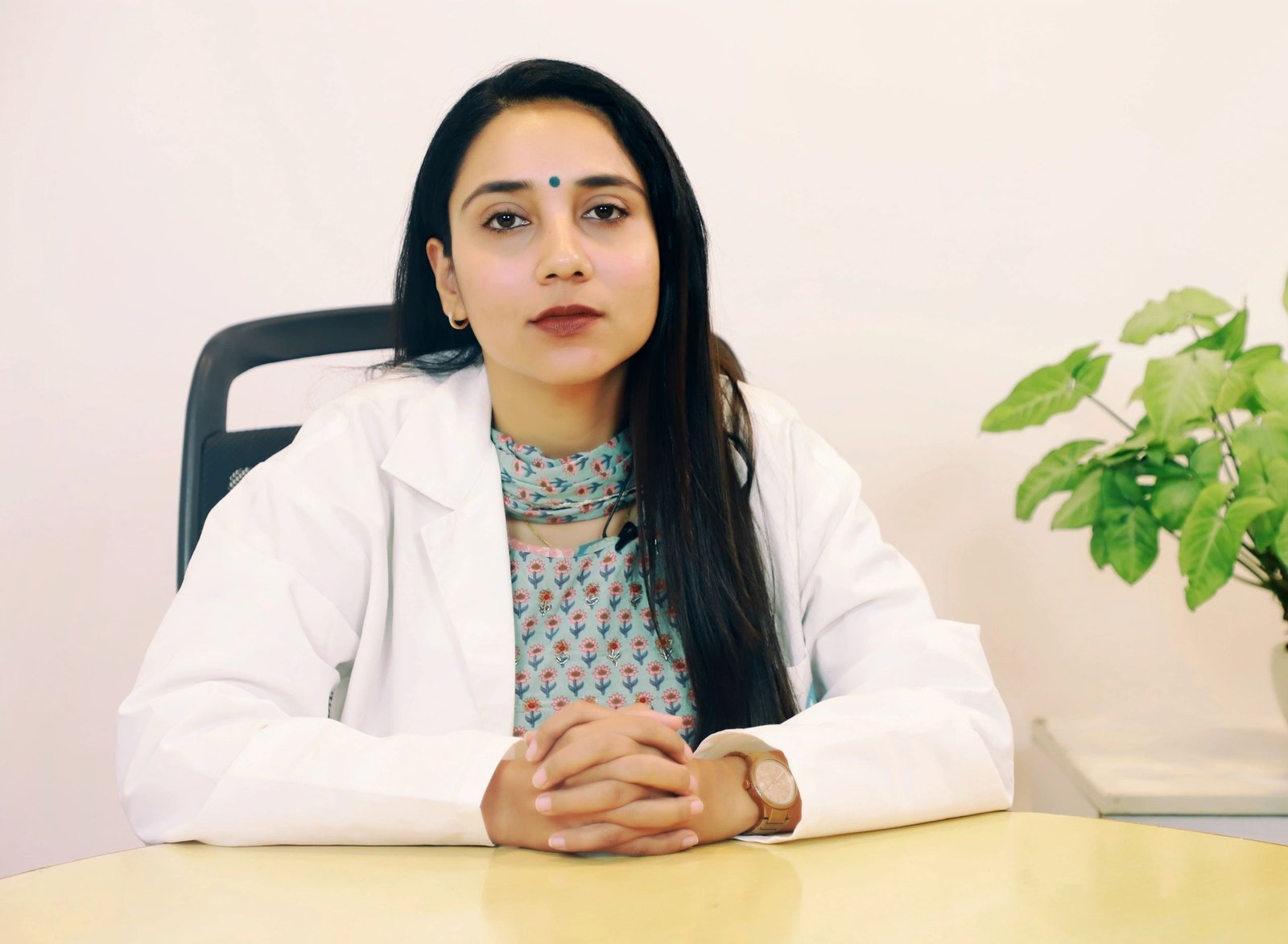 Dr Arti Sharma at her consulting room desk